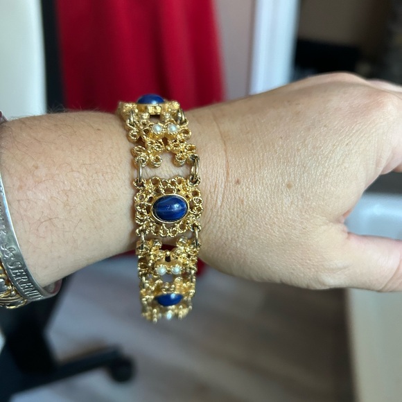 Sarah Coventry Jewelry - SARAH COVENTRY Elegant Gold and Blue Women's Bracelet 7 inches 🥰
